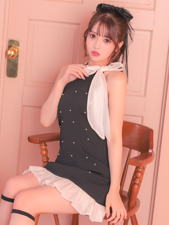 ケープデザインのフレアドレス