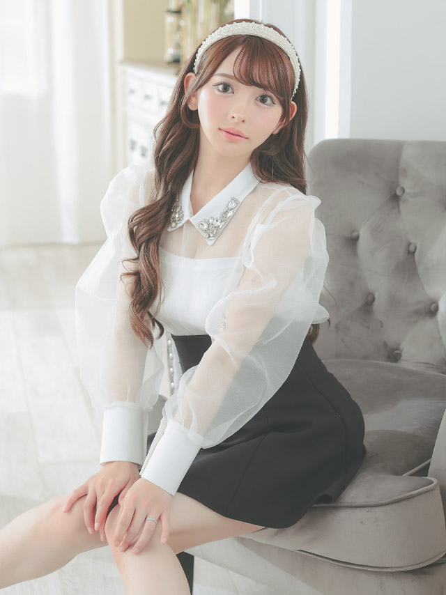 キャミソール付きビジュー襟付き長袖シアーブラウス×スカートパンツセットアップドレスのイメージ画像3