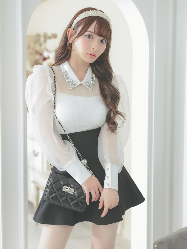 キャミソール付きビジュー襟付き長袖シアーブラウス×スカートパンツセットアップドレスのイメージ画像4