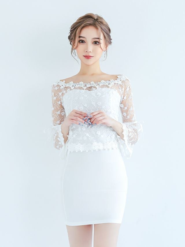 イメージ画像1 キャバドレス 安い Tikaholic ティカホリック フラワーレースデザインオフショルタイトミニドレス ホワイト ブラック 白 黒 キャバ キャバクラ クラブ ラウンジ スナック 膝丈 ミニ丈 袖あり 七分袖 長袖　花柄 シンプル ワンカラー キャバクラドレス ナイトドレス