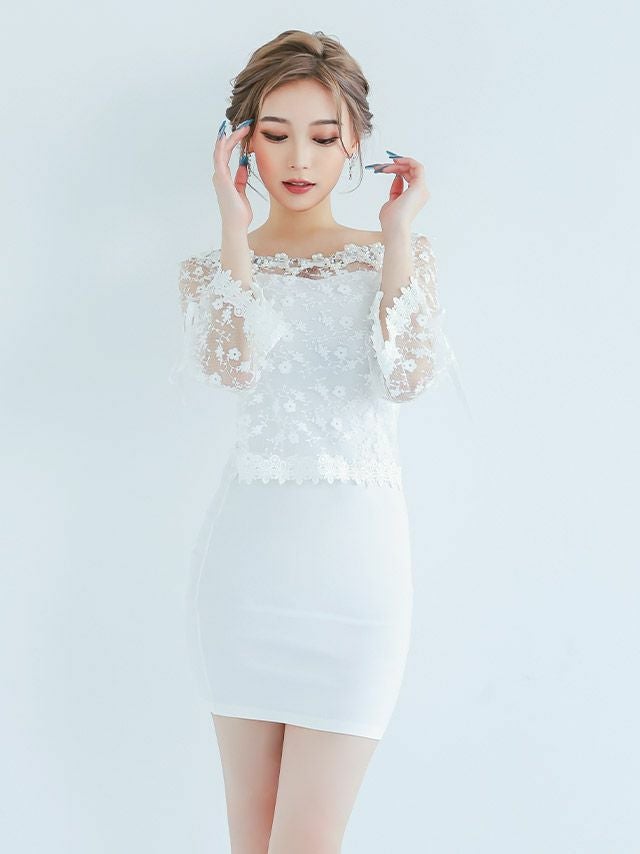 イメージ画像3 キャバドレス 安い Tikaholic ティカホリック フラワーレースデザインオフショルタイトミニドレス ホワイト ブラック 白 黒 キャバ キャバクラ クラブ ラウンジ スナック 膝丈 ミニ丈 袖あり 七分袖 長袖　花柄 シンプル ワンカラー キャバクラドレス ナイトドレス