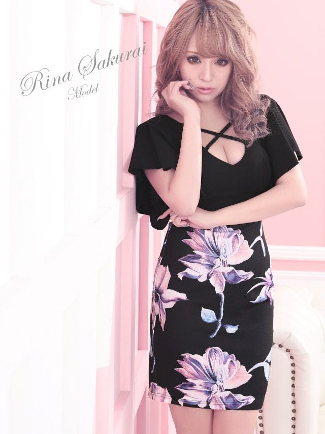 イメージ画像1 Tika さくりな着用 XS?XXLサイズ クロスラインフレアスリーブ花柄タイトドレス  5サイズ展開 /レディース/キャバドレス【キャバ嬢 キャバクラ キャバドレス ドレス ラウンジ スナック ナイトワーク お水】