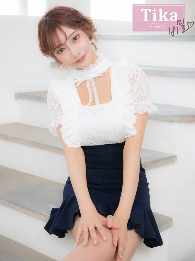 メイン画像 キャバドレス 韓国 レーススタンドフリルチョーカーネックリボンバイカラーフレアミニ半袖ドレス (Sサイズ～Lサイズ) (明日花キララ/キャバドレス着用)