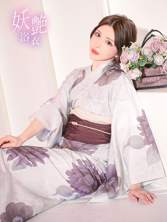 [浴衣] 妖艶 白地×大輪牡丹 3点セット (ゆかた・兵児帯・下駄)