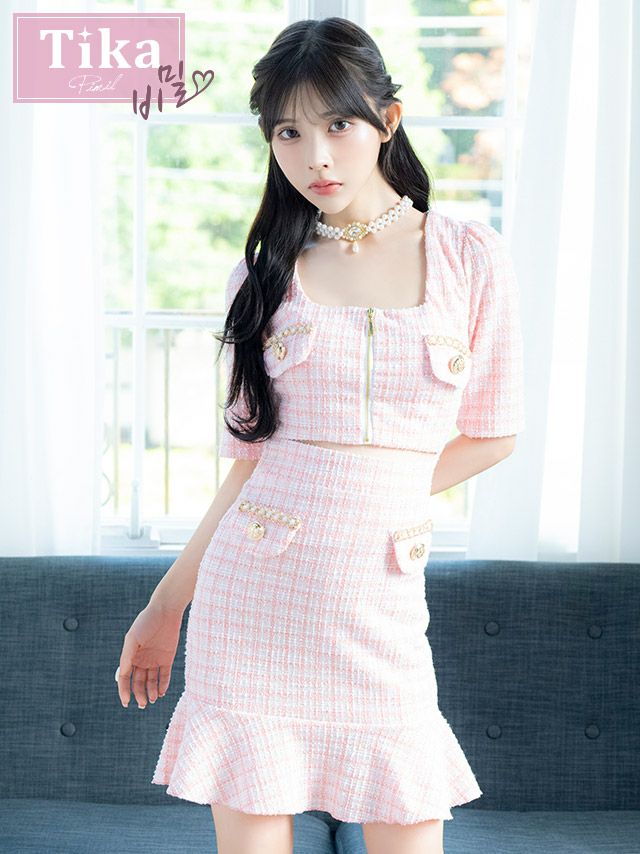 メイン画像 キャバドレス 韓国 ツイード チェック柄 チェーンデザイン 袖あり 五分袖 スクエアネック バストジップ ウエストカット 裾フリル タイトミニドレス (Sサイズ～Lサイズ) (緩苺/キャバドレス着用)