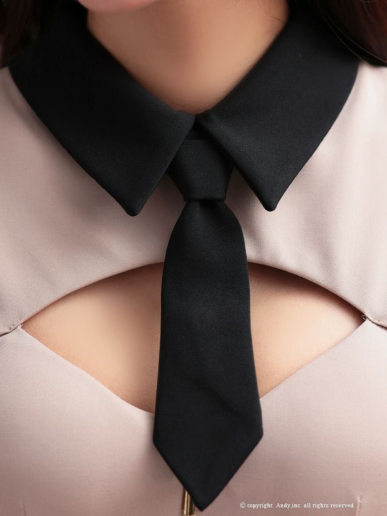 高級 半袖襟デザインゴールドボタンバストカットセットアップタイトミニドレス