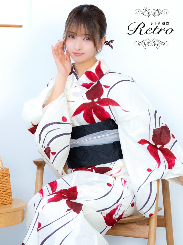 [浴衣] 流水 赤金魚 クリーム地  2025 古典レトロ 3点セット 森脇梨々夏着用 (ゆかた・平帯・下駄)