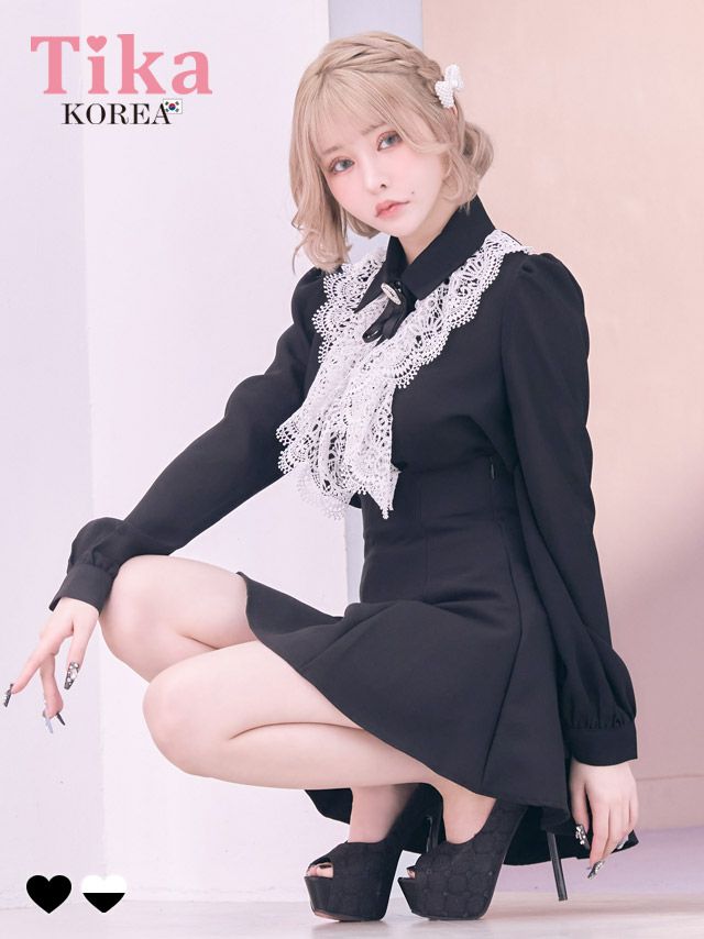 メイン画像 キャバドレス 韓国 [SALE] セットアップ ワンピース ブローチ付き 長袖 ケミカルレース 襟付き フリル ブラウス スカートパンツ 胸元カバー Aライン キャバドレス (戦慄かなの着用) [tk-mdsks002b]