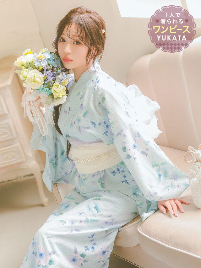 [ワンピース浴衣] ベビーブルー ニュアンスフラワー 簡単 一人で着れる 2025 SWEETシリーズ 3点セット 雨宮由乙花着用 (ゆかた羽織・ワンピース・兵児帯)