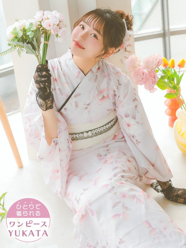 [ワンピース浴衣] パウダーピンク ニュアンスフラワー 簡単 一人で着れる 2025 SWEETシリーズ 3点セット 上ノ堀結愛着用 (ゆかた羽織・ワンピース・兵児帯)
