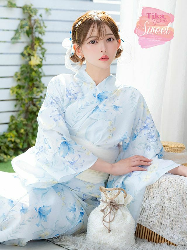 [浴衣] ニュアンスリリー 水色地 2025 SWEETシリーズ  黒崎みさ着用 3点セット (ゆかた・兵児帯・下駄)