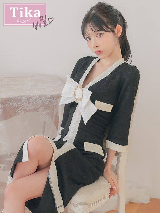 メイン画像 キャバドレス 韓国 袖あり 七分袖 Vネック ビッグリボン バイカラー フロントスリット ニット 膝丈ドレス (Sサイズ～Lサイズ) (緩苺/キャバドレス着用)