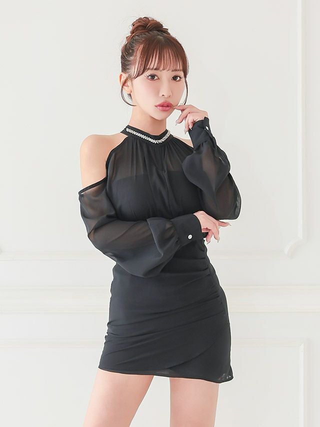 上品な胸元カットのホルターネックミニドレス|新人キャバ嬢の失敗しない王道ドレス