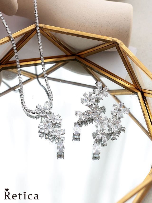 キラキラビジュー2連フラワーモチーフネックレス×ピアス2点セット(シルバー)